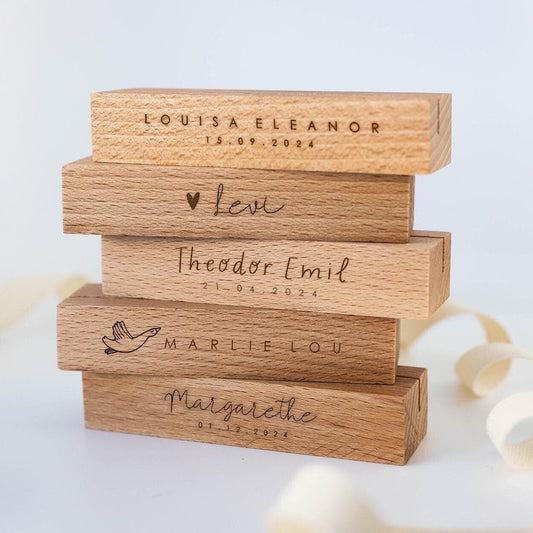 Bildhalter Baby Holz personalisiert, Kartenhalter Holz mit Gravur, Fotohalter Holz, Geschenk zur Geburt, Bilderleiste, Geburtstag GU003