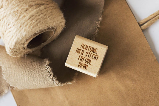 Achtung Freude Stempel Hier steckt Freude drin Geschenk Geburtstag Geschenkverpackung Geschenkpapier Alles Gute Stempel Alles Liebe HS101