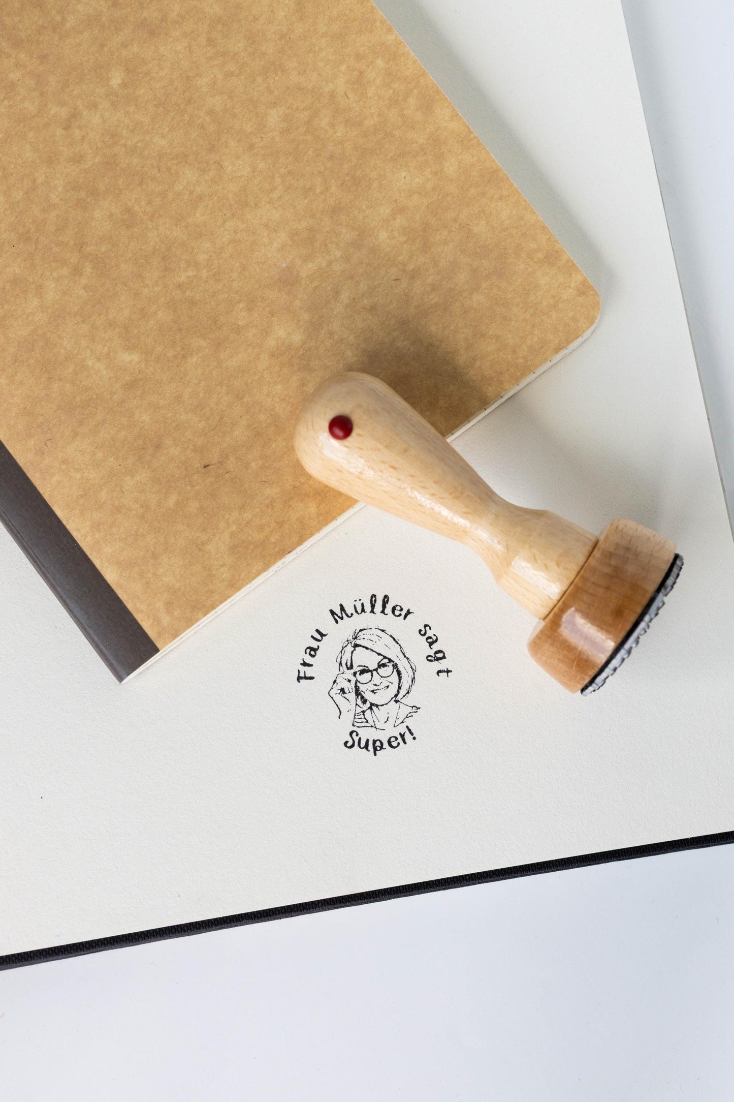 Personalisierter Lehrerstempel mit Gesicht – Individueller Fotostempel | Holzstempel oder Selbstfärber | Eigenes Motiv & Wunschtext HS198
